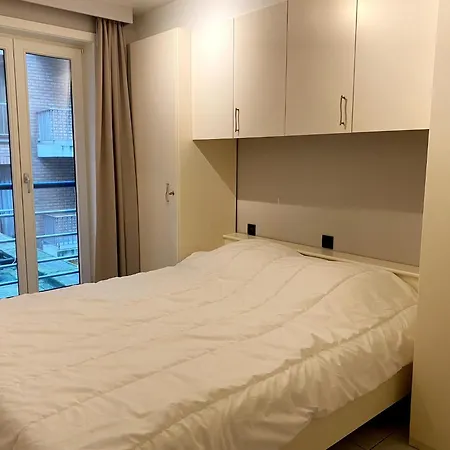 In Near The Marina * Nieuport