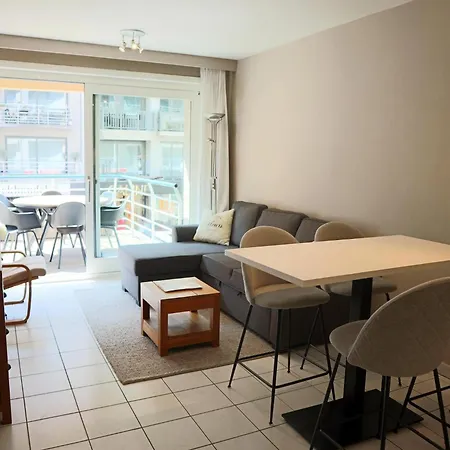 In Near The Marina Nieuport