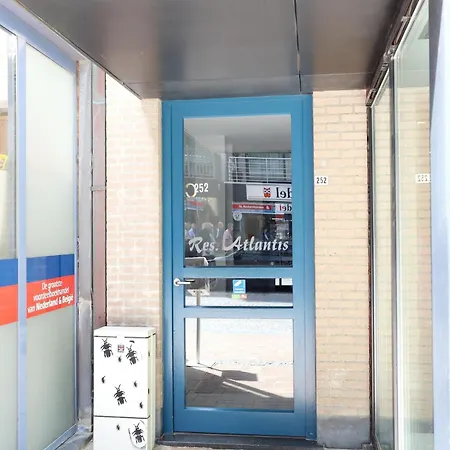 In Near The Marina * Nieuport